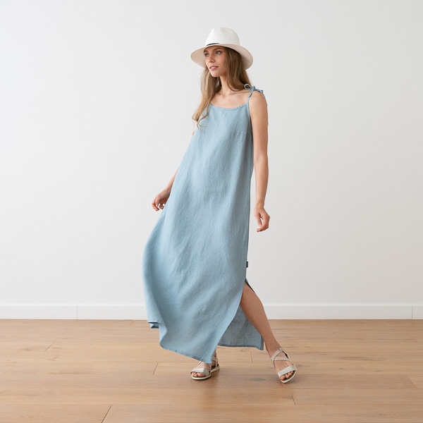 https://www.linenme.fr/vetements/tenues-tuniques-en-lin/maxi-lin-robe-stone-blue-amelia