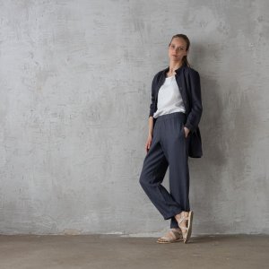 Emma_Pantalon_Anthrazite-31_2500x2500-1024x1024