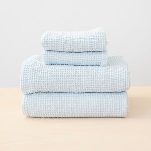 WashedWaffleBig_BathTowelSet_IceBlue-3_600x600